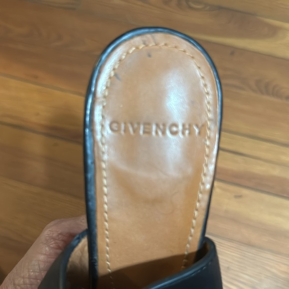 Givenchy - Picture 7 of 7